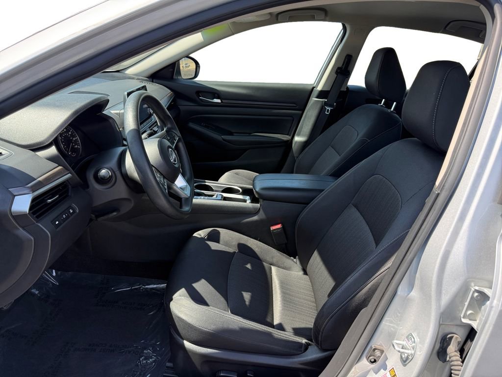 Used 2024 Nissan Altima 2.5 SV FWD image 10