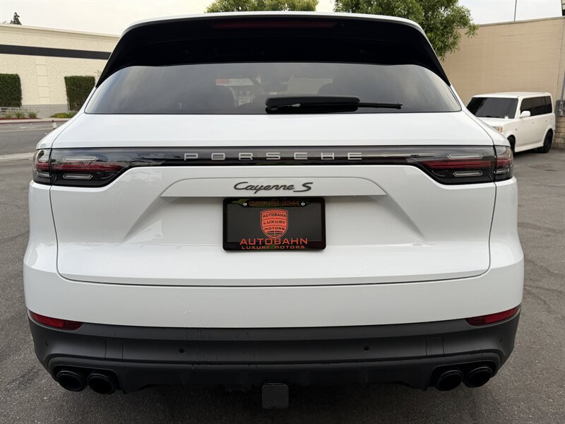 Used 2023 Porsche Cayenne S Platinum w/ Premium Package Plus AWD/4WD image 14