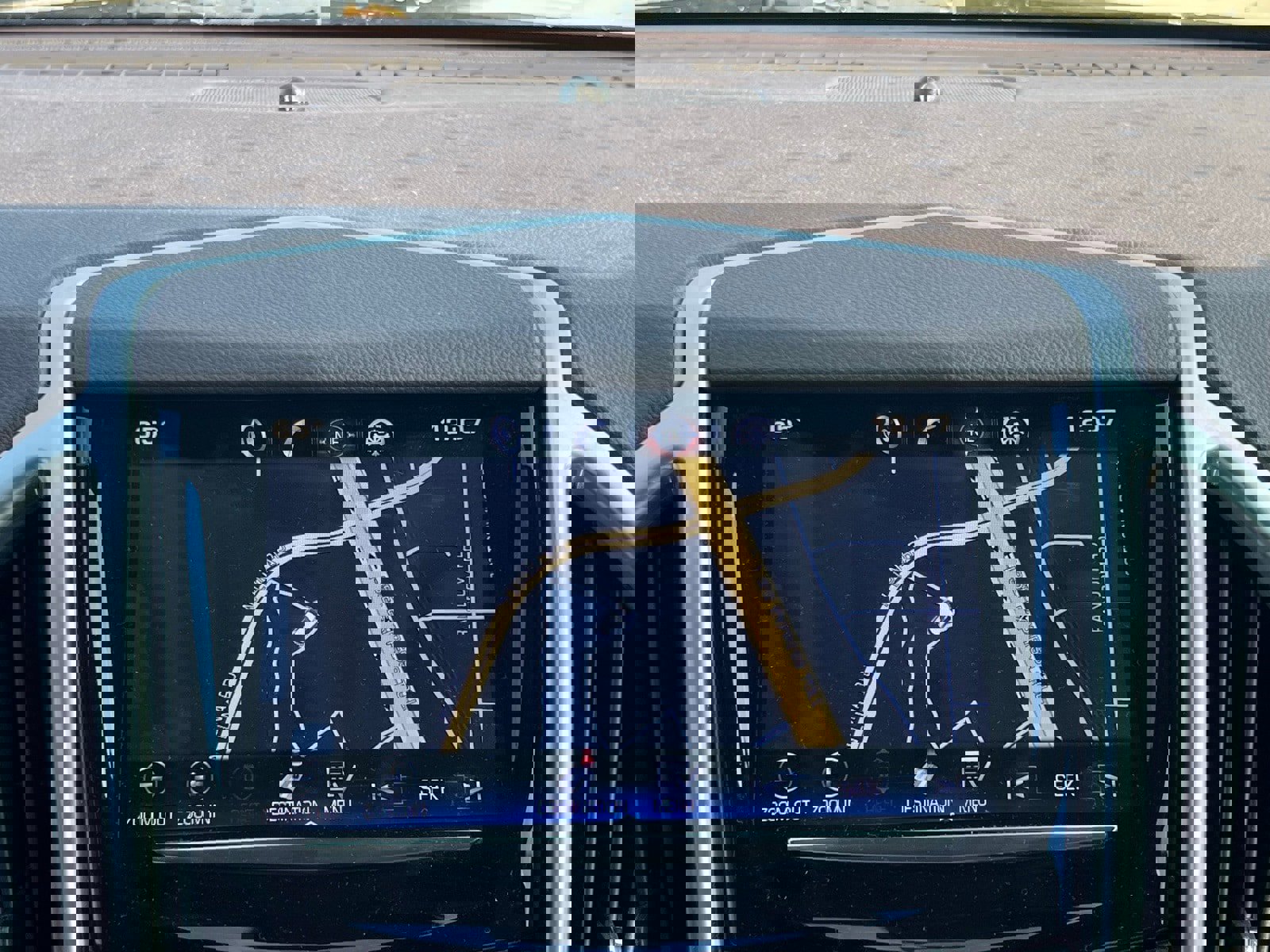 Used 2015 Cadillac SRX Luxury w/ Driver Awareness Package image 30