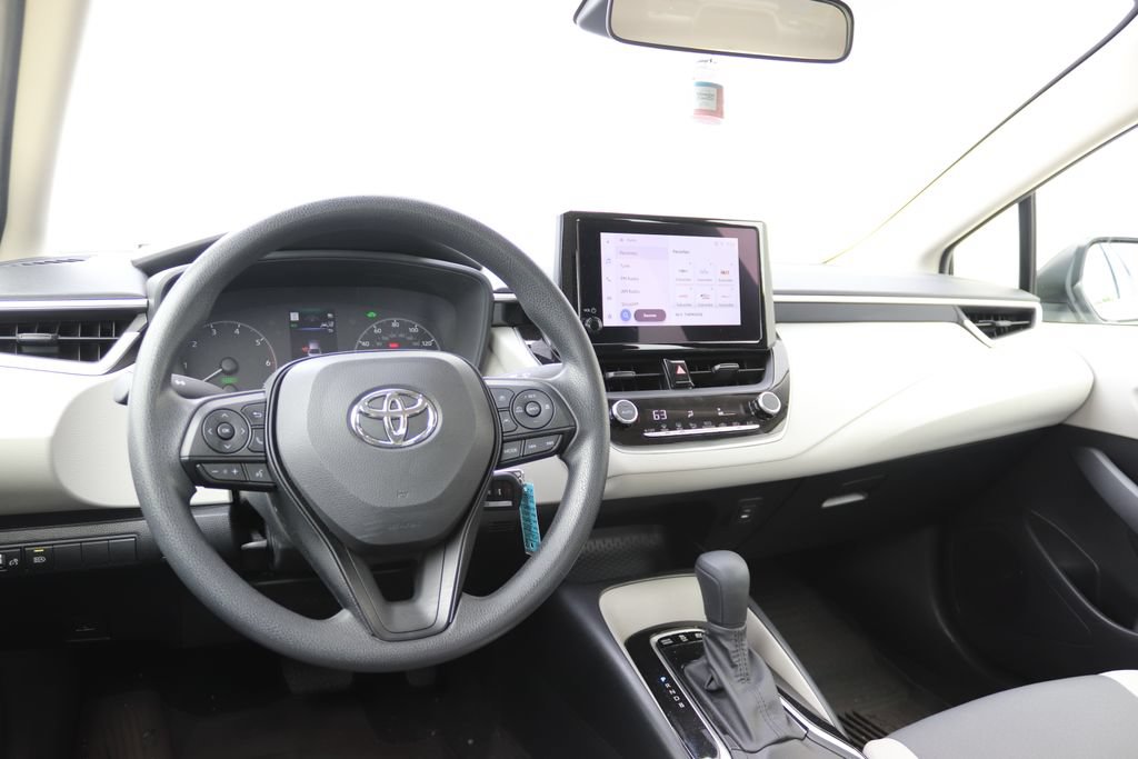 Used 2025 Toyota Corolla LE FWD image 3