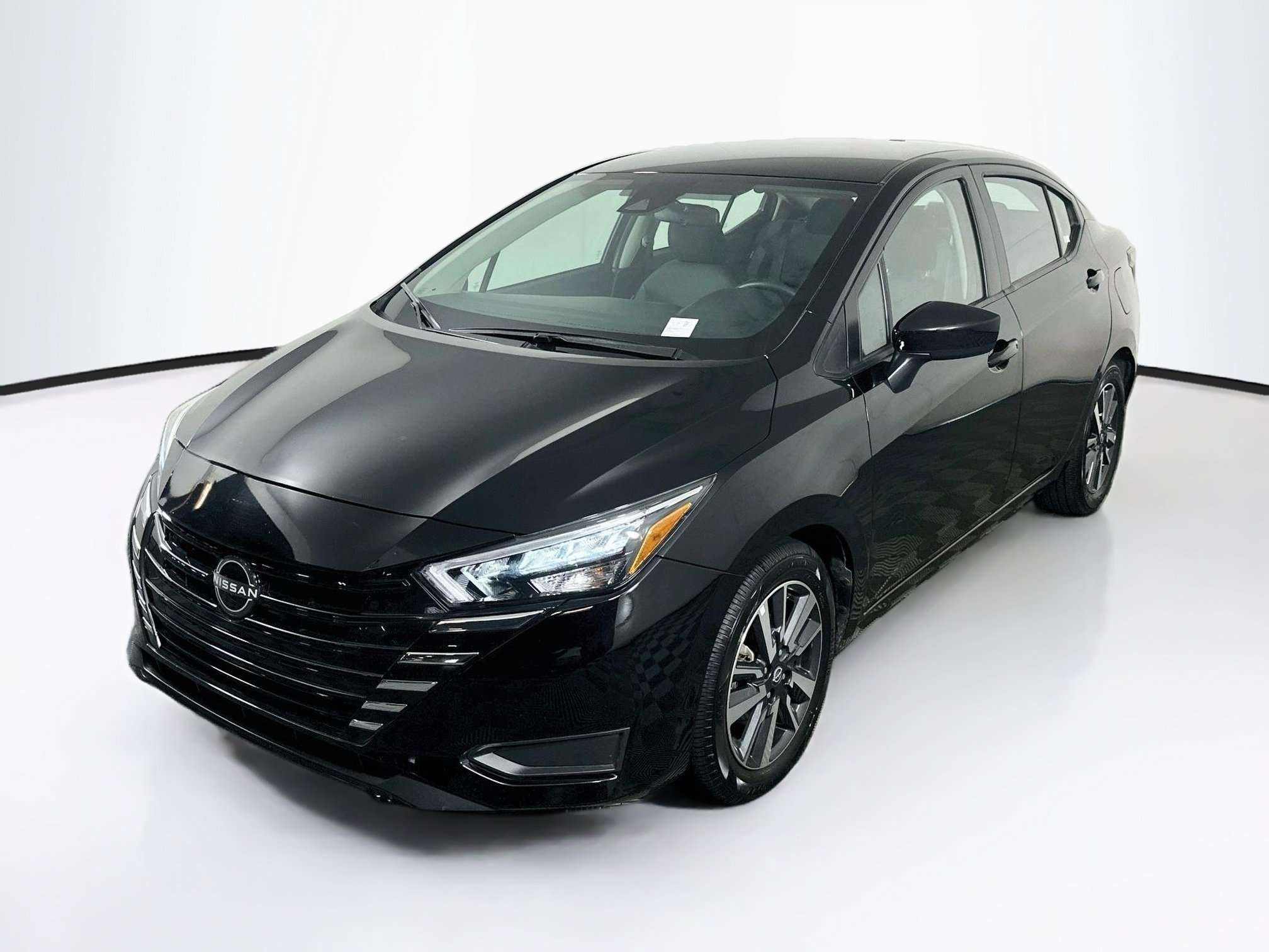 Used 2025 Nissan Versa SV FWD image 3