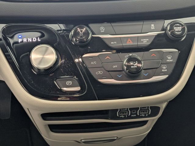 Used 2024 Chrysler Voyager LX image 21