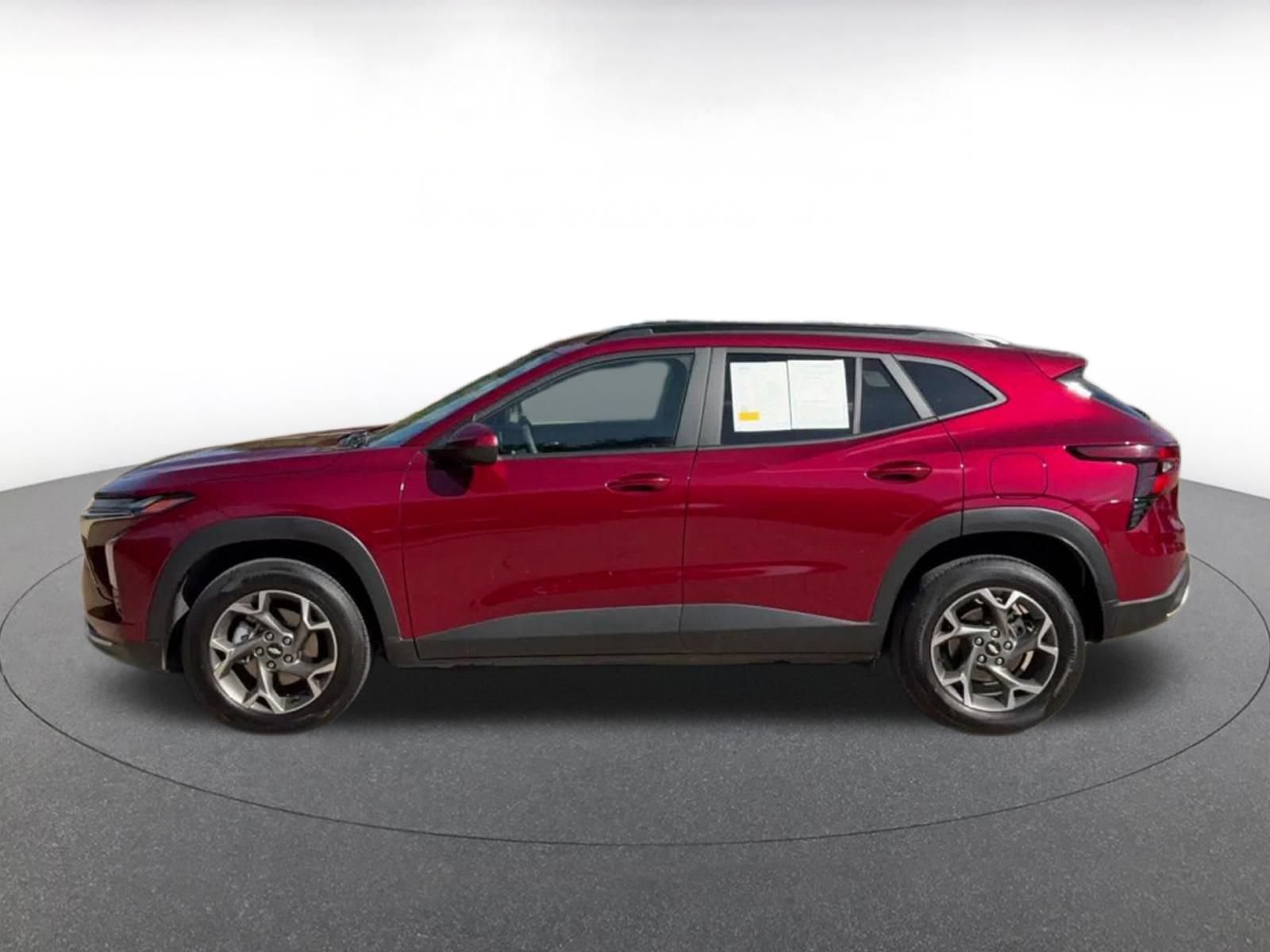 Used 2025 Chevrolet Trax LT FWD image 9