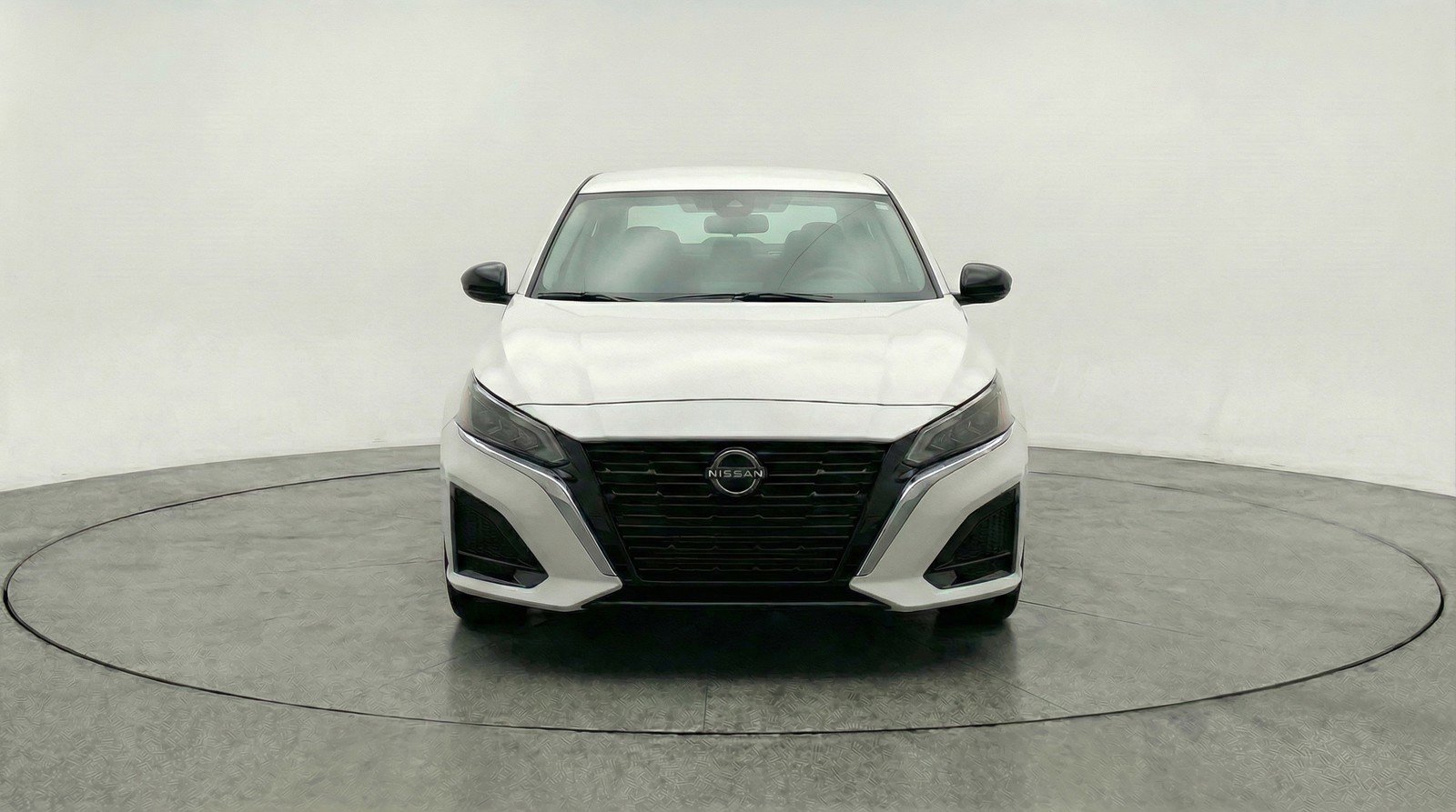 Used 2025 Nissan Altima 2.5 SV image 2