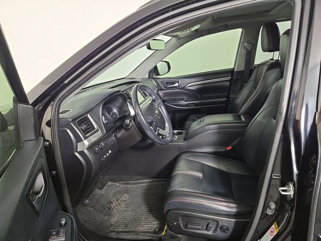 Used 2019 Toyota Highlander SE image 12
