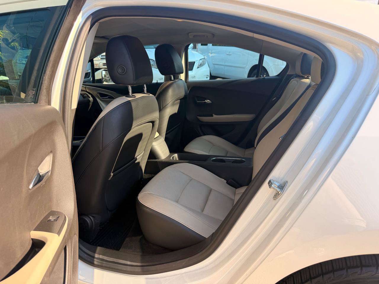 Used 2012 Chevrolet Volt Premium w/ Premium Trim Package FWD image 18