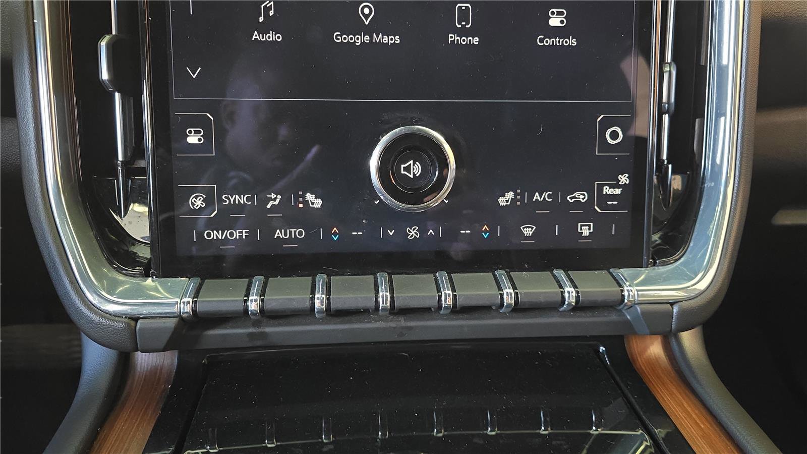 Used 2025 GMC Yukon XL Denali AWD/4WD image 24
