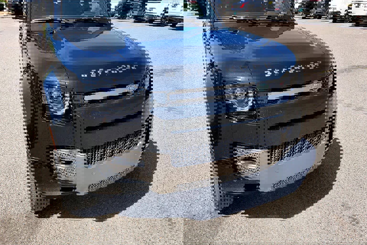 Certified 2025 Land Rover Defender 110 X-Dynamic SE image 28