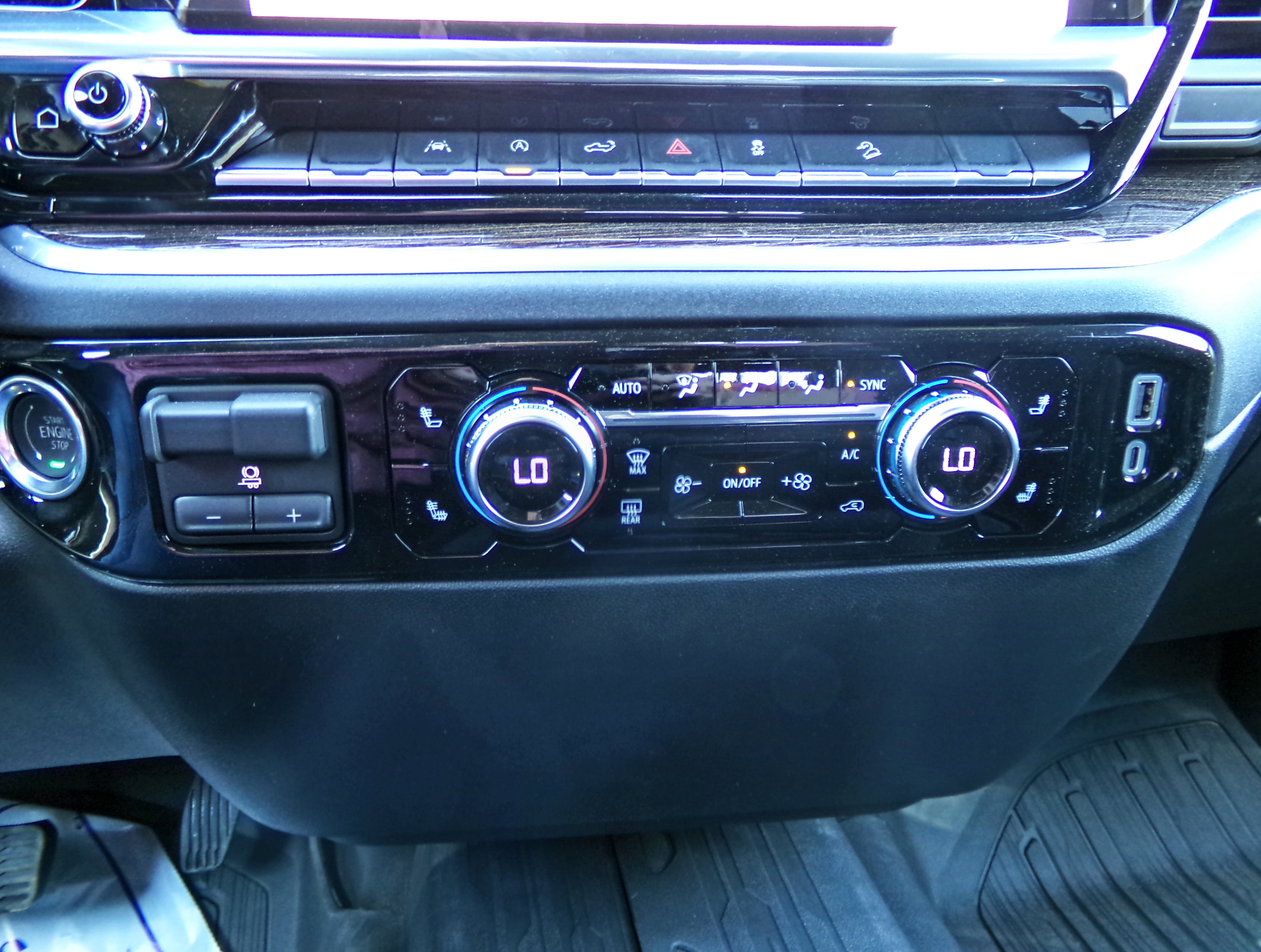 New 2026 GMC Sierra 1500 SLE w/ X31 Off-Road Package image 9