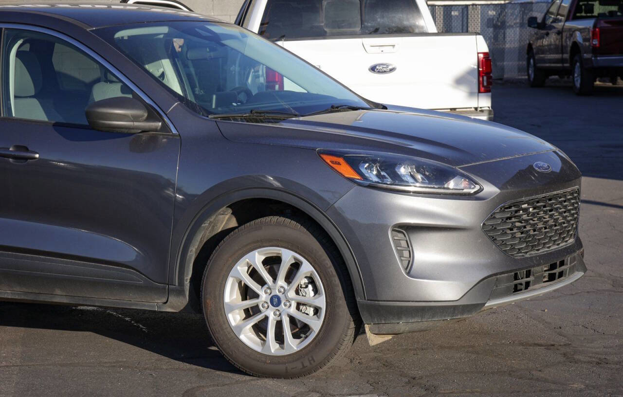 Used 2022 Ford Escape SE w/ Cold Weather Package image 3