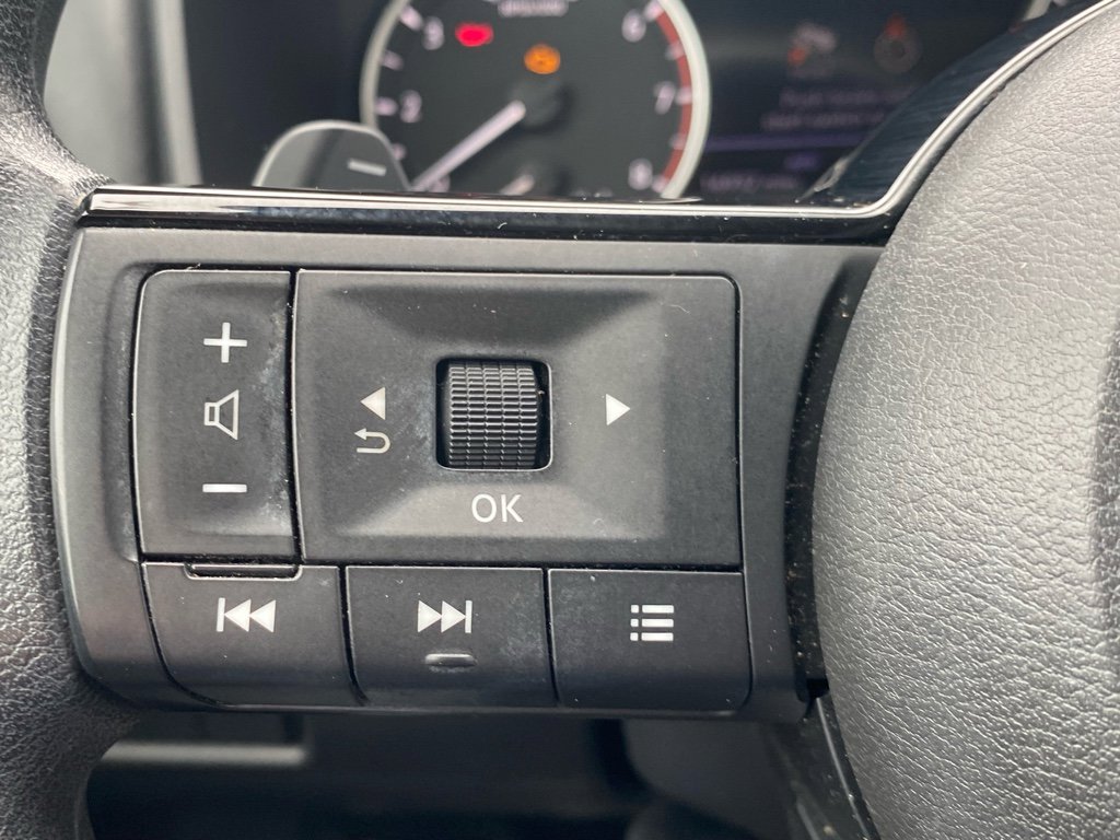 Used 2022 Nissan Rogue SV image 23