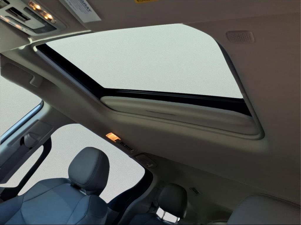 Used 2023 Toyota Sienna XLE image 12