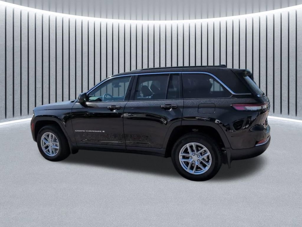 New 2025 Jeep Grand Cherokee Laredo X w/ Luxury Tech Group I AWD/4WD image 13