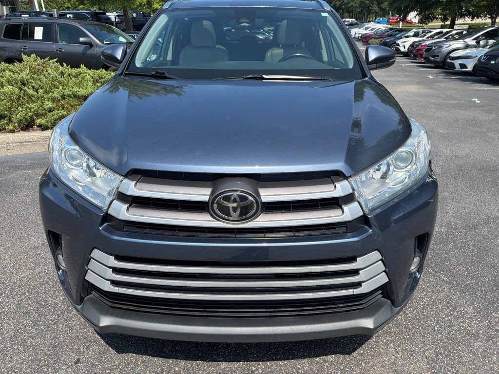 Used 2018 Toyota Highlander XLE AWD/4WD image 3