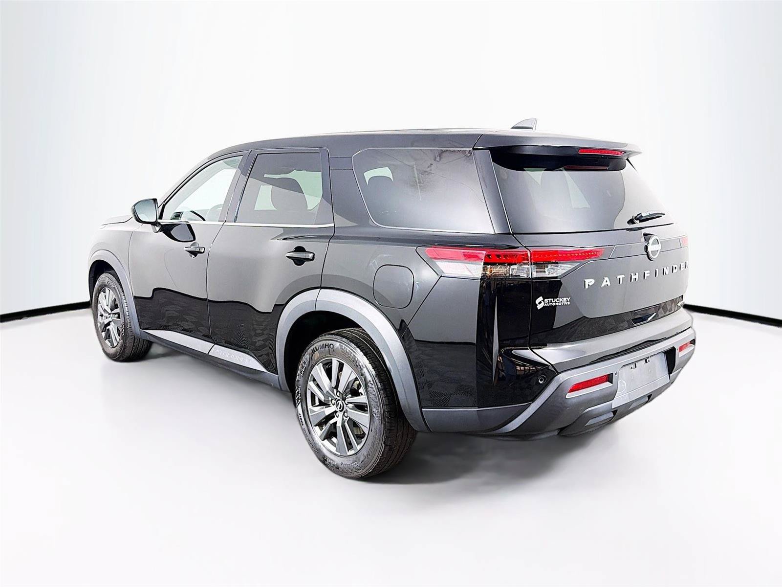 Used 2023 Nissan Pathfinder S AWD/4WD image 5