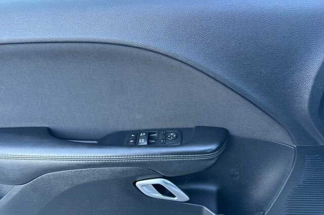 Used 2016 Dodge Challenger SXT image 11