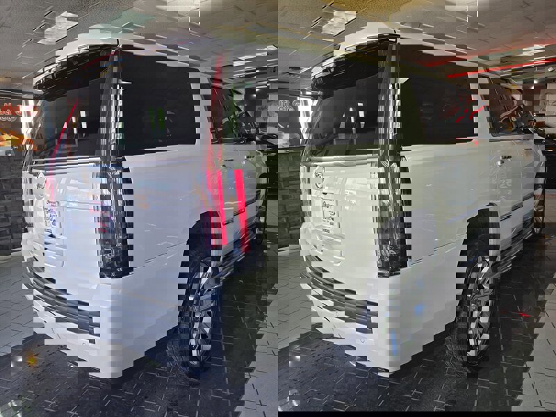 Used 2015 Cadillac Escalade ESV Luxury image 4