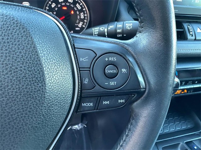 Used 2021 Toyota RAV4 XLE Premium image 23