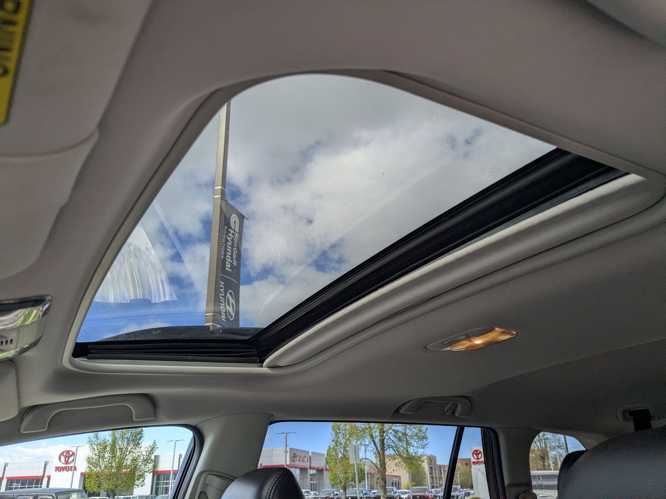 Used 2011 Subaru Outback 2.5i Limited w/ PWR Moonroof Pkg image 18