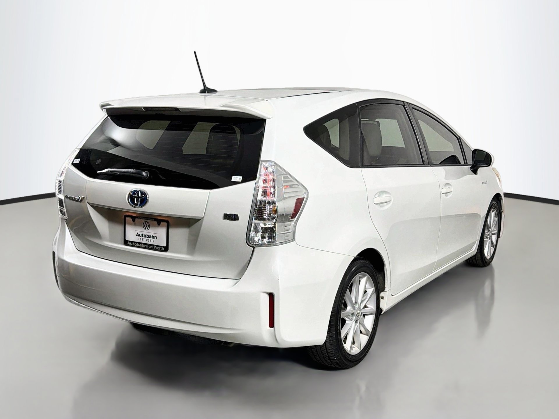 Used 2014 Toyota Prius V Five FWD image 5