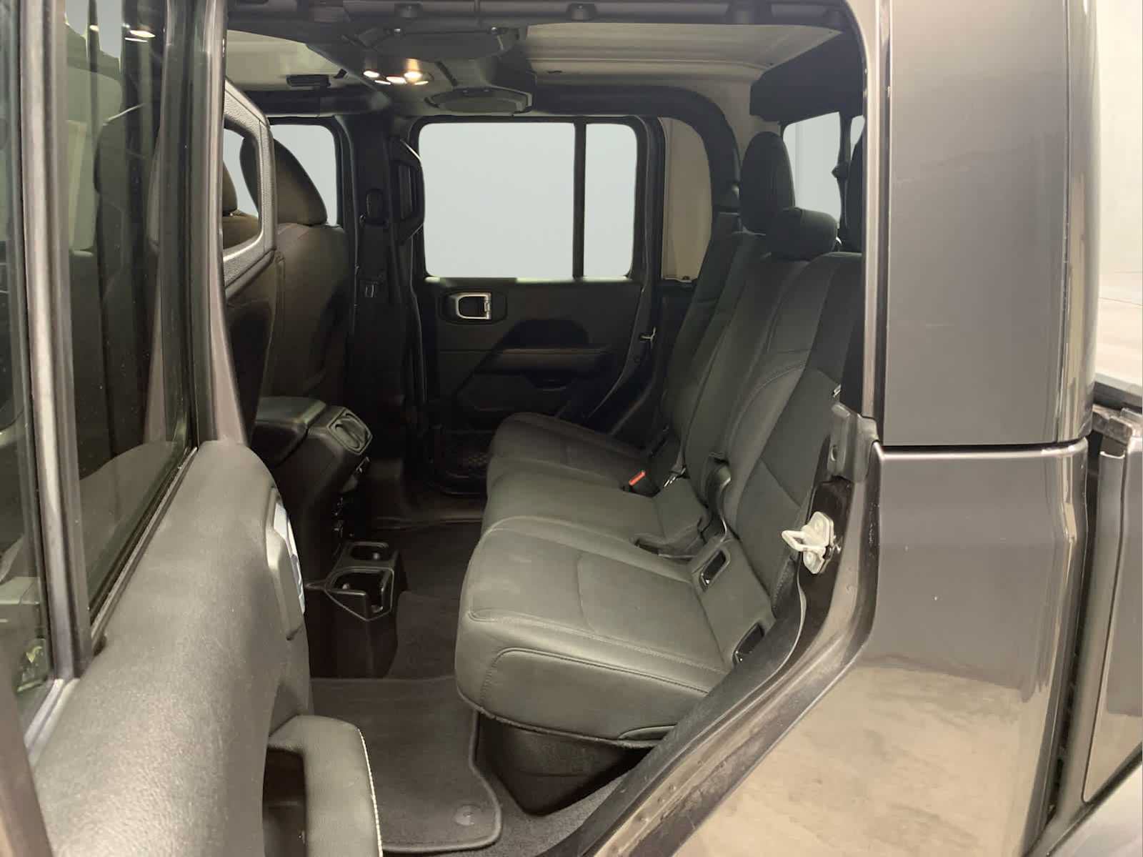 Used 2020 Jeep Gladiator Overland AWD/4WD image 12