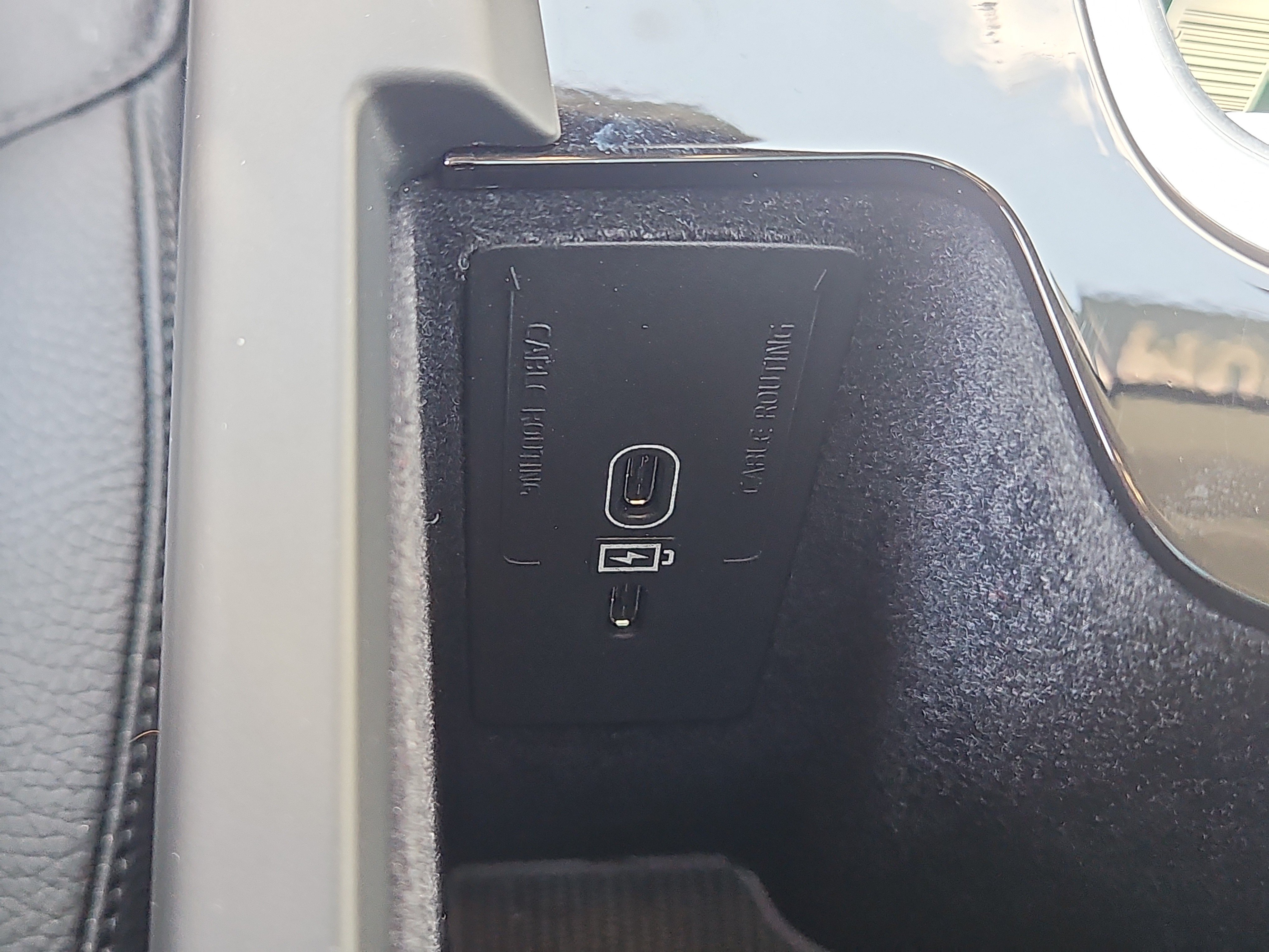 Used 2025 Volvo XC60 B5 Plus AWD/4WD image 10