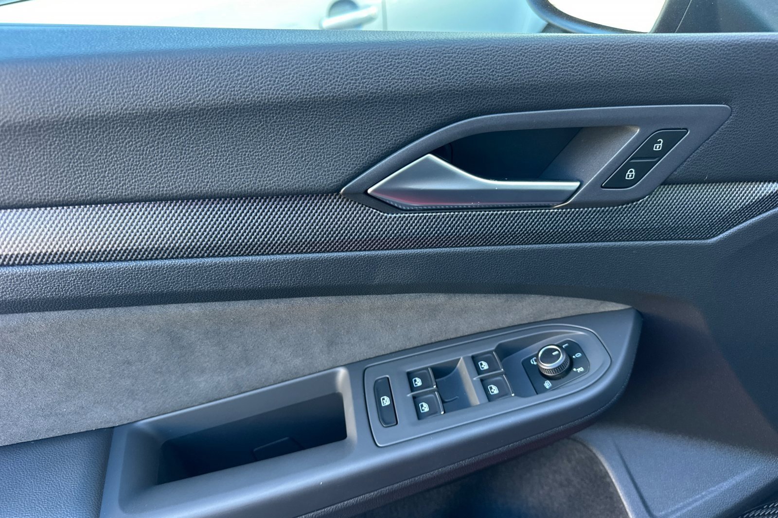 New 2025 Volkswagen GTI SE image 9