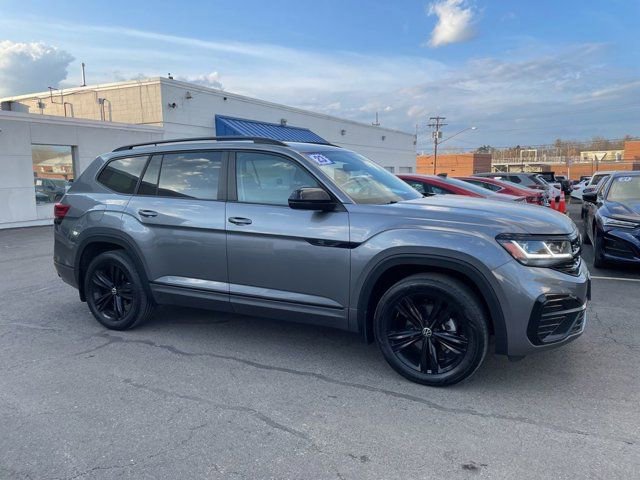 Used 2023 Volkswagen Atlas SEL R-Line AWD/4WD image 2