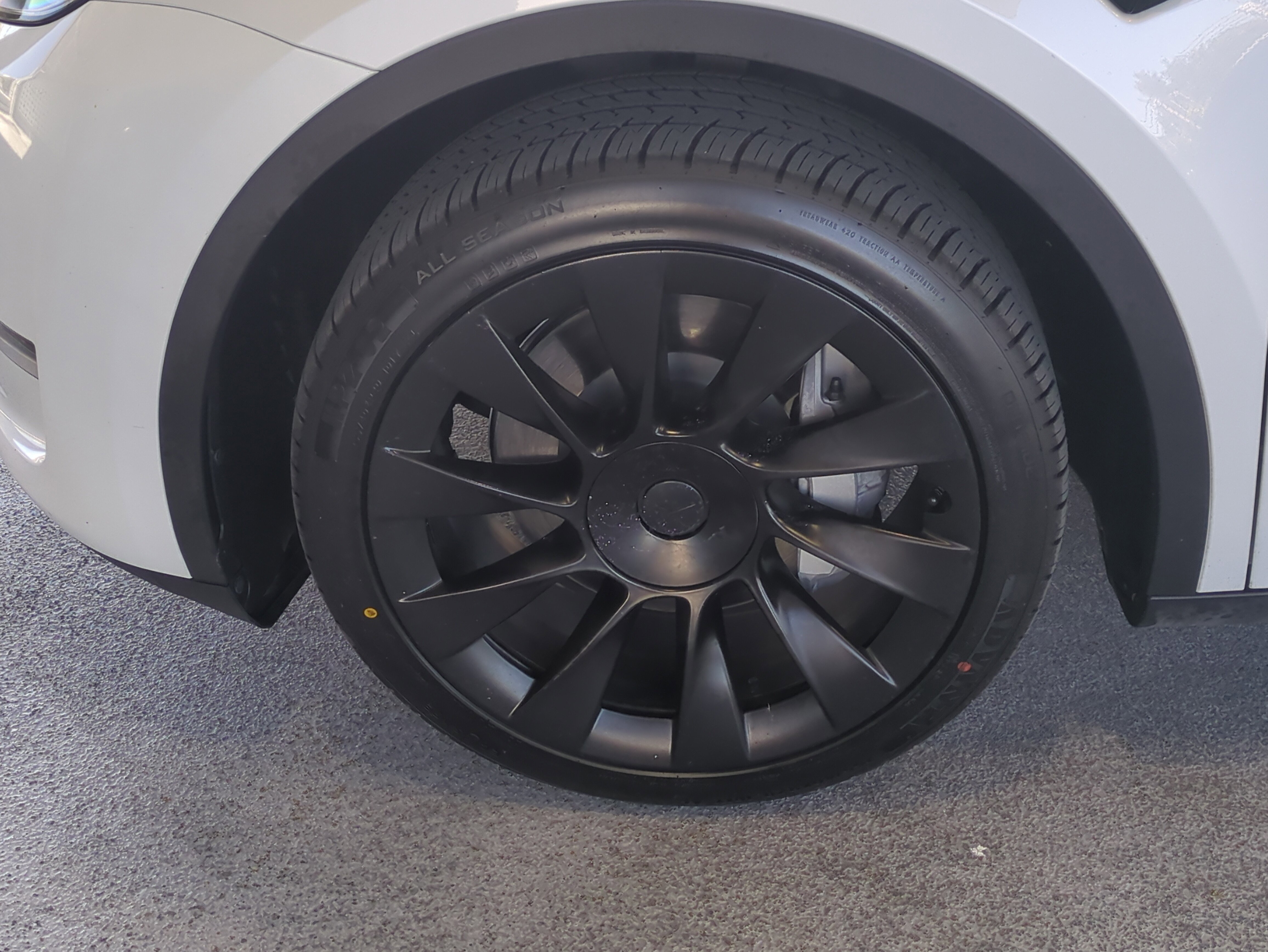 Used 2023 Tesla Model Y Long Range image 11