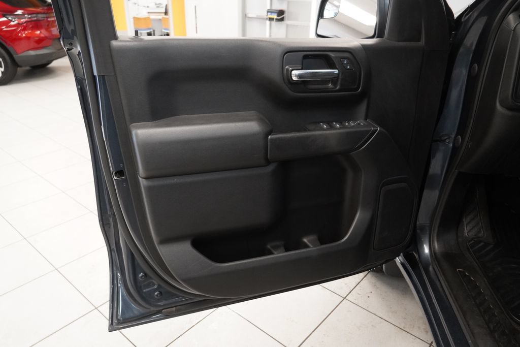 Used 2020 Chevrolet Silverado 1500 Custom w/ Custom Value Package AWD/4WD image 5