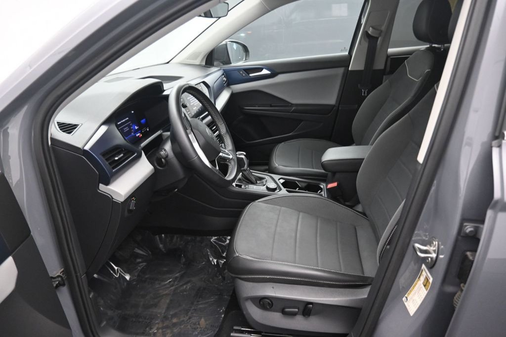Used 2023 Volkswagen Taos SE w/ Panoramic Sunroof Package AWD/4WD image 37