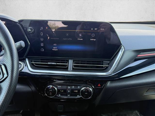 Used 2024 Chevrolet Trax RS w/ Sunroof Package FWD image 17