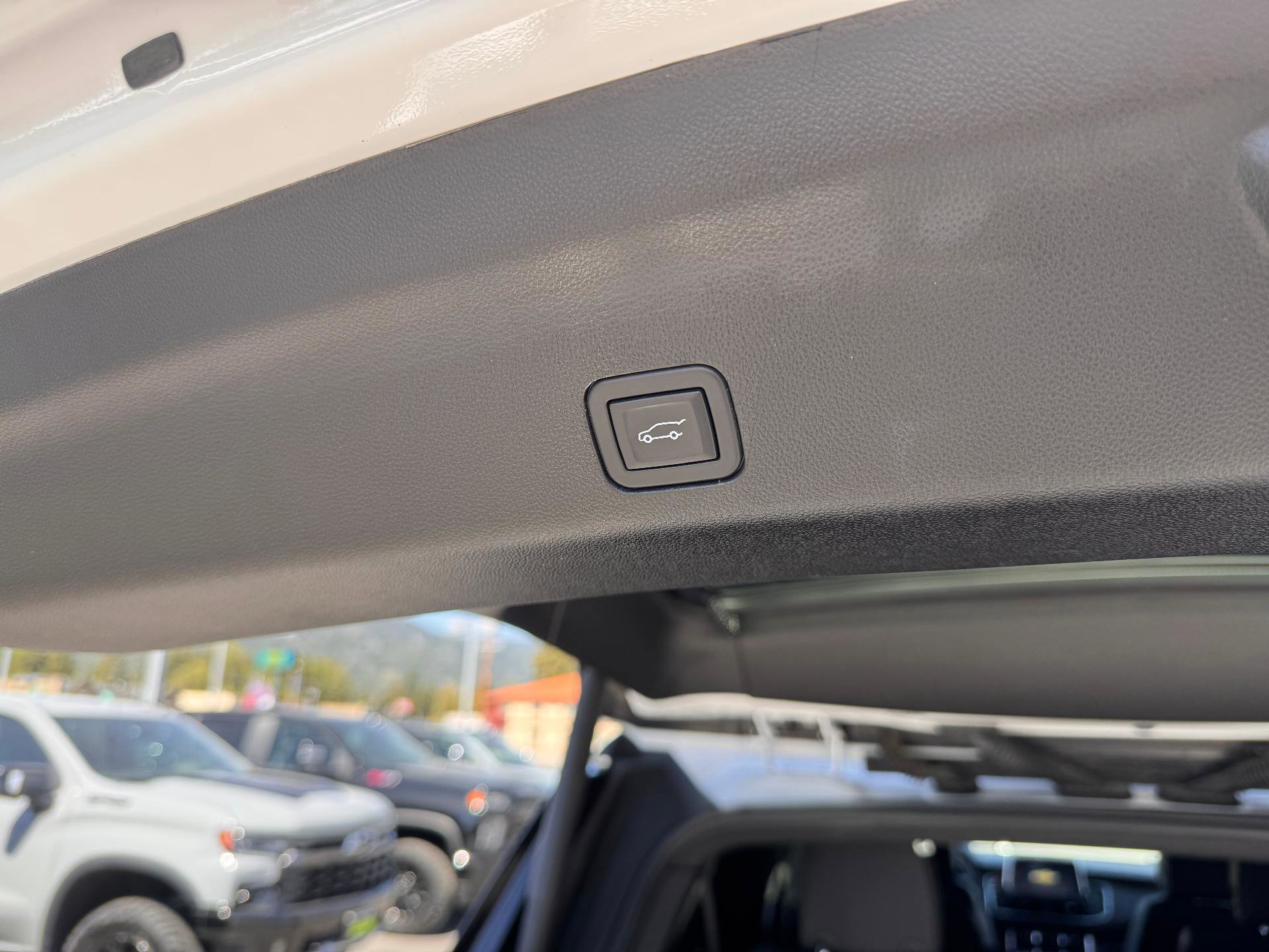 Used 2024 Chevrolet Suburban Premier w/ Premium Package AWD/4WD image 19