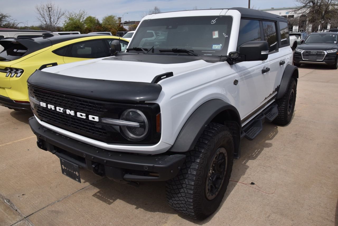 Used 2023 Ford Bronco Wildtrak image 2