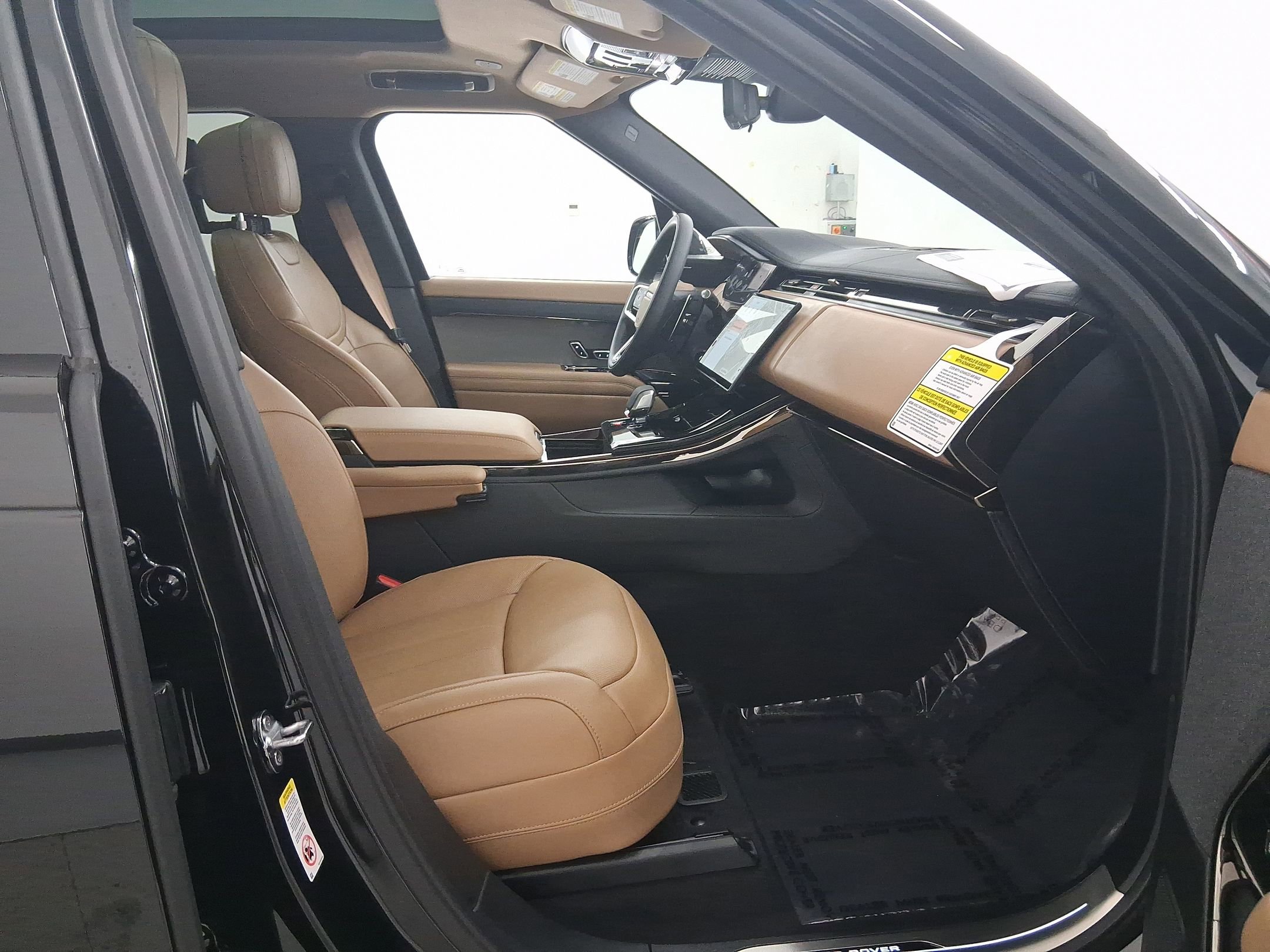 New 2026 Land Rover Range Rover Sport SE AWD/4WD image 31