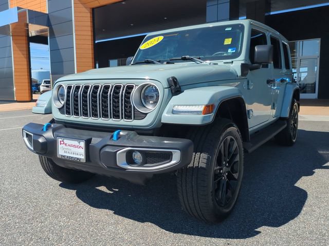 Used 2024 Jeep Wrangler Unlimited Sahara AWD/4WD image 8
