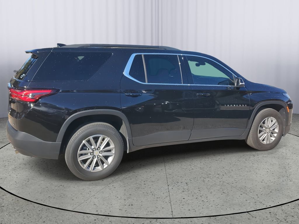 Used 2023 Chevrolet Traverse LT image 3