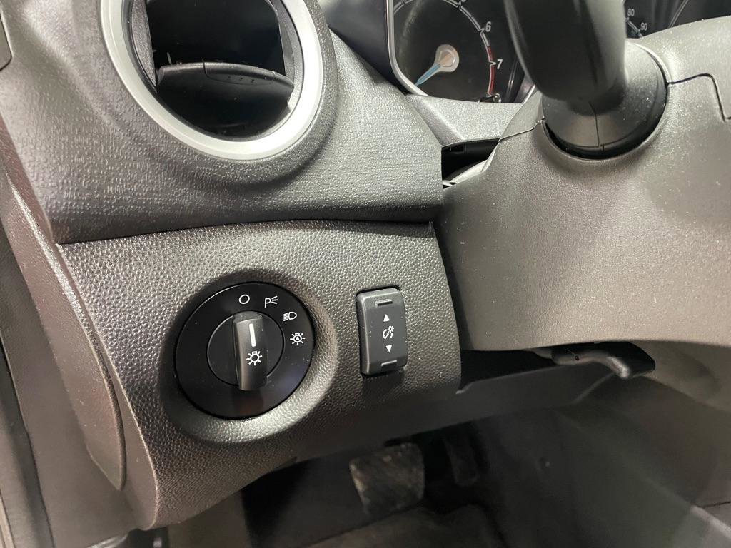 Used 2014 Ford Fiesta SE image 25