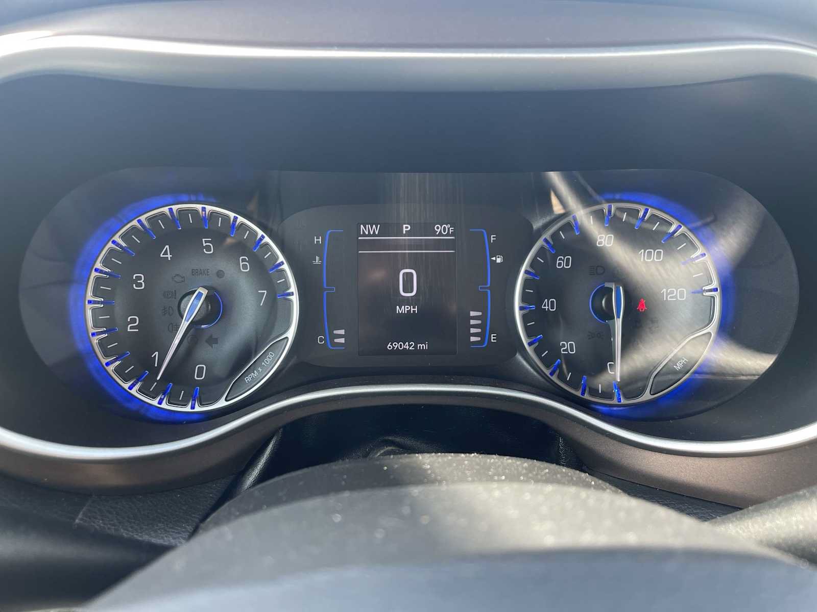Used 2018 Chrysler Pacifica Touring Plus w/ Tire & Wheel Group FWD image 12