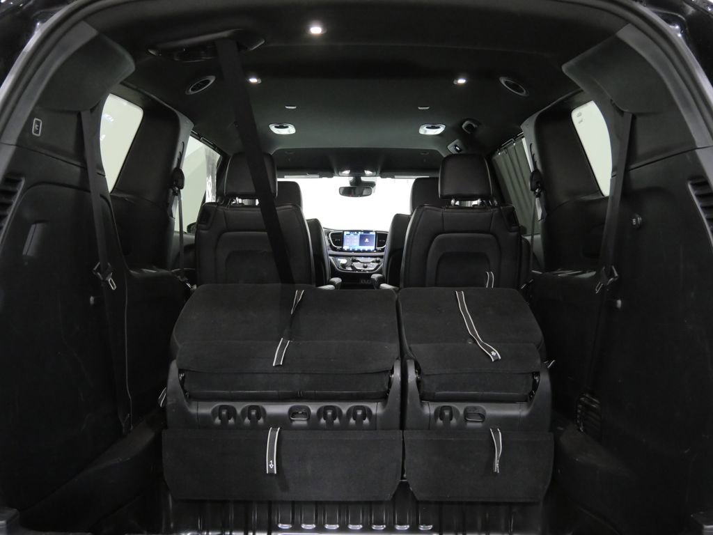 Used 2025 Chrysler Pacifica Select FWD image 28