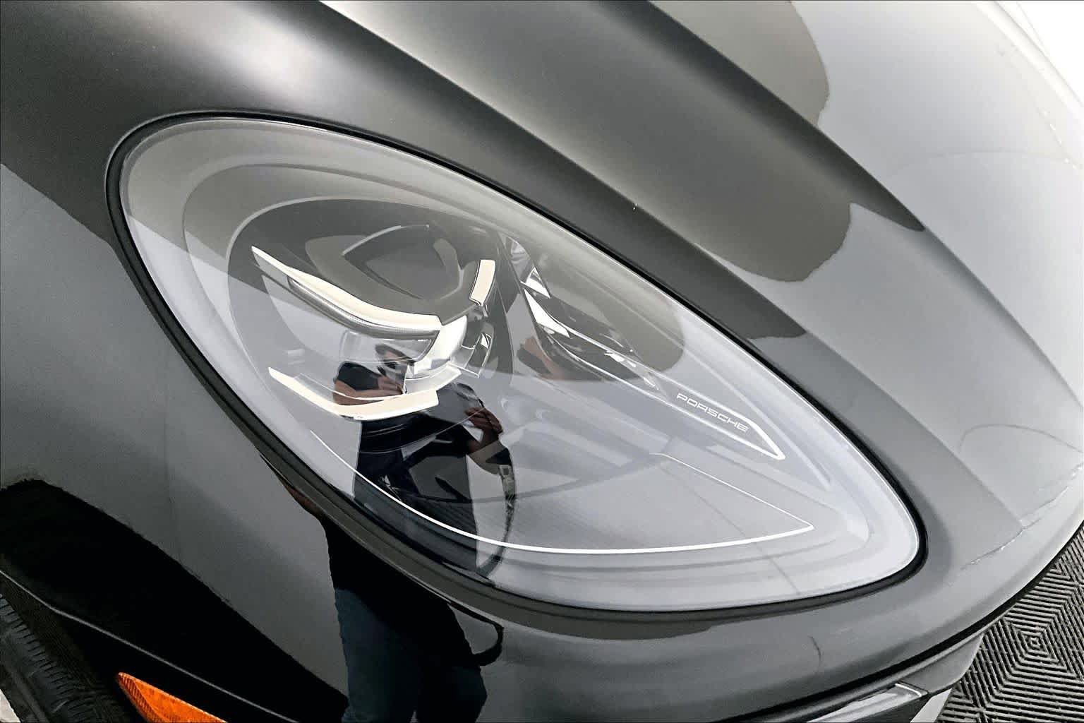Used 2023 Porsche Macan Turbo image 25