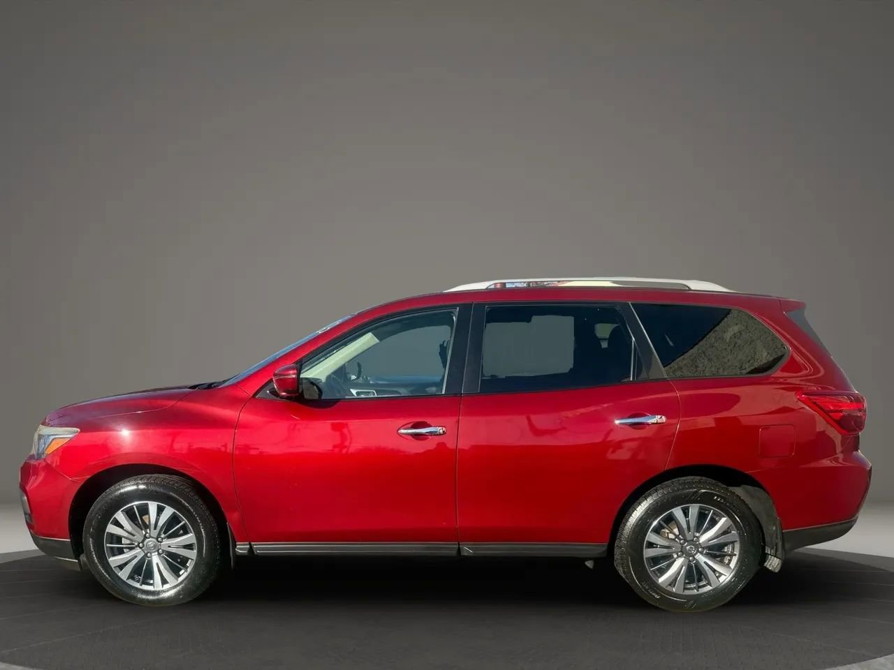 Used 2018 Nissan Pathfinder S image 8