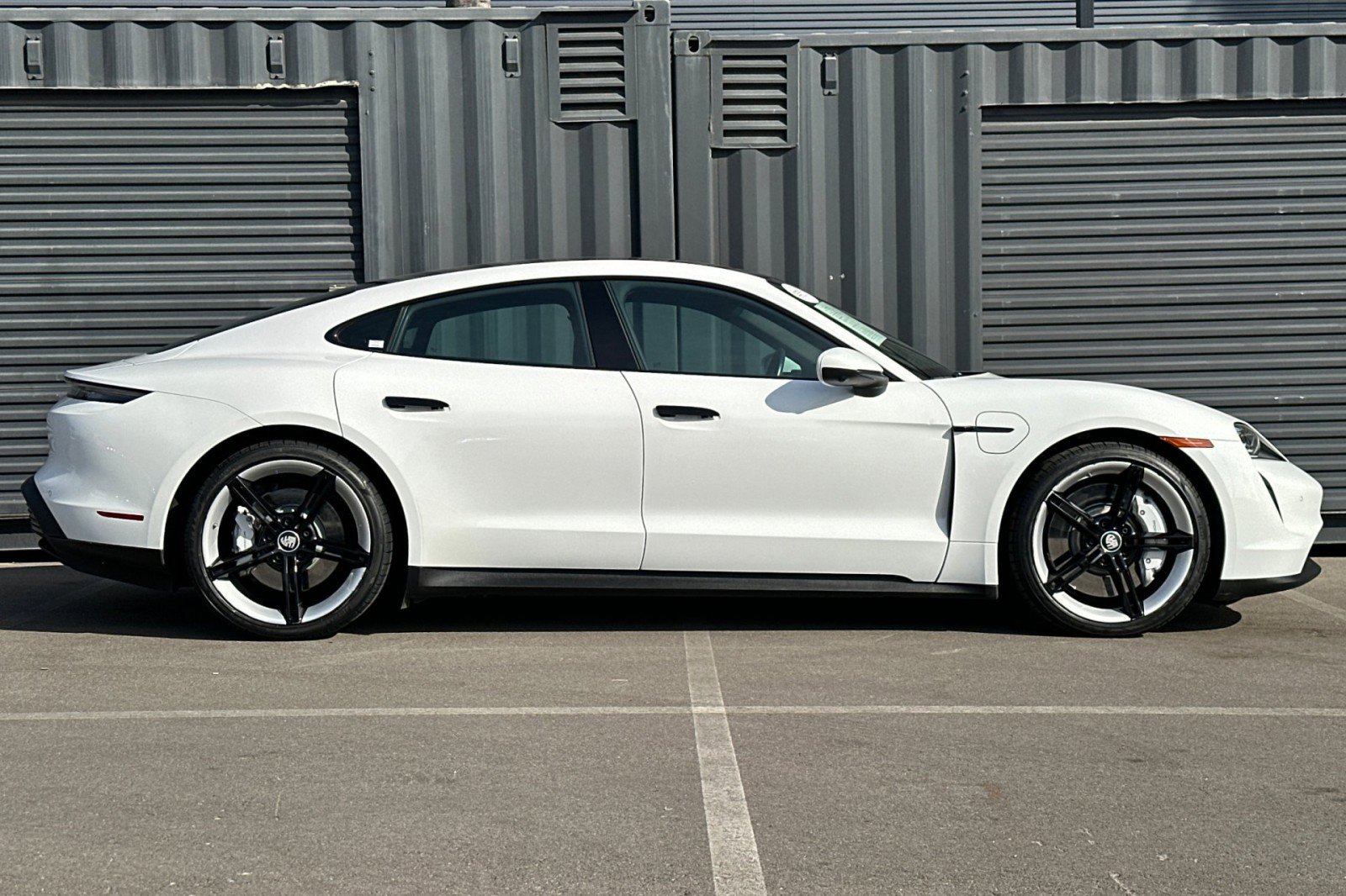 Used 2024 Porsche Taycan RWD image 9