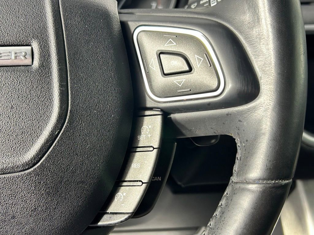 Used 2017 Land Rover Range Rover Evoque SE Premium image 30