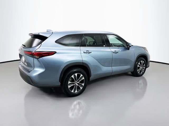 Used 2022 Toyota Highlander XLE image 7