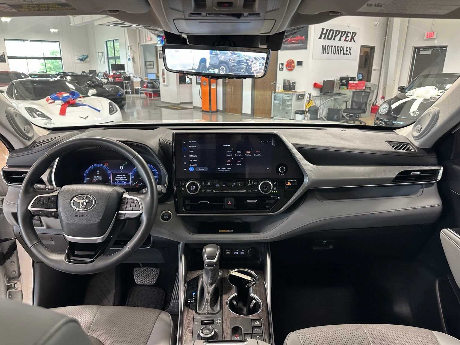 Used 2024 Toyota Highlander Platinum AWD/4WD image 15