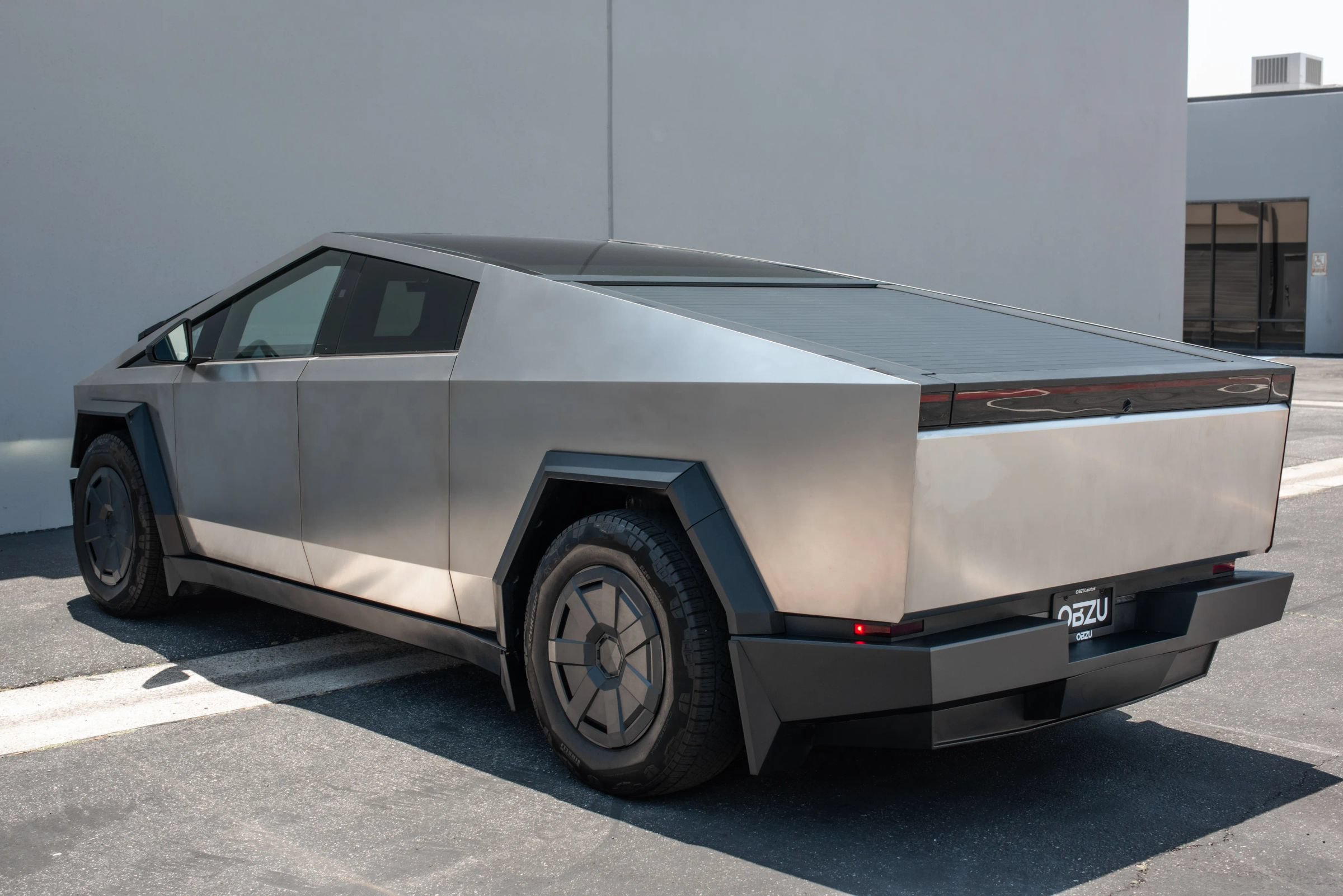 Used 2025 Tesla Cybertruck AWD Crew Cab image 30
