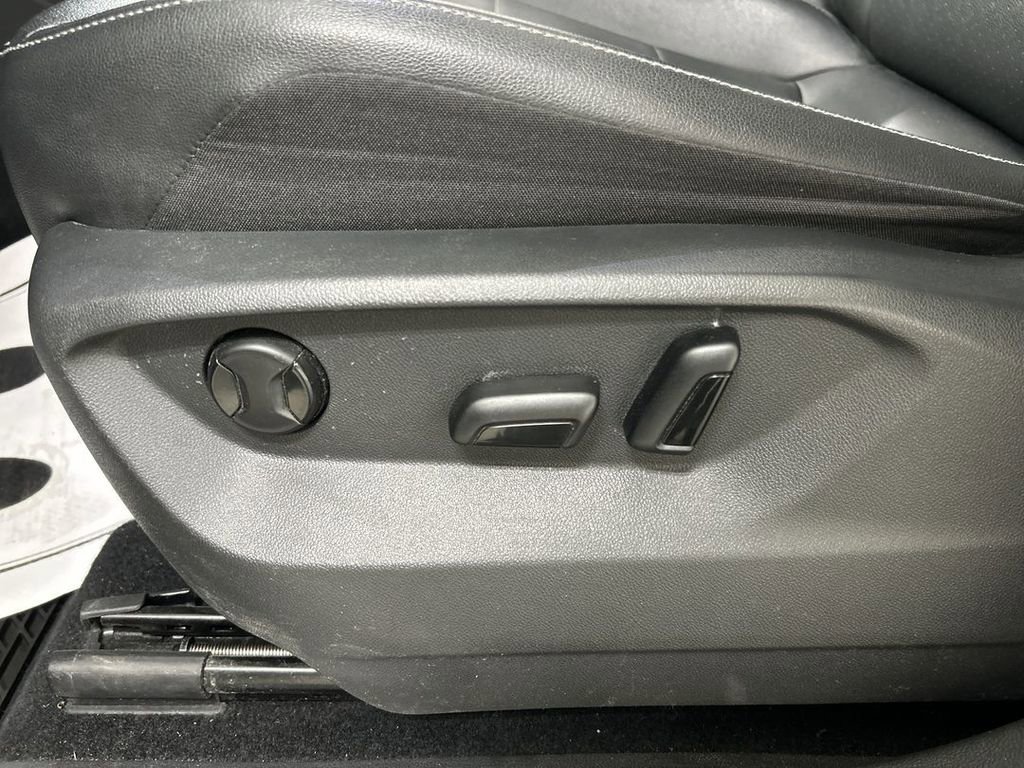 Used 2018 Volkswagen Tiguan SEL AWD/4WD image 10