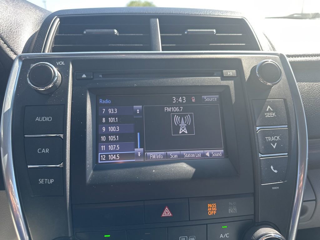 Used 2017 Toyota Camry SE FWD image 3