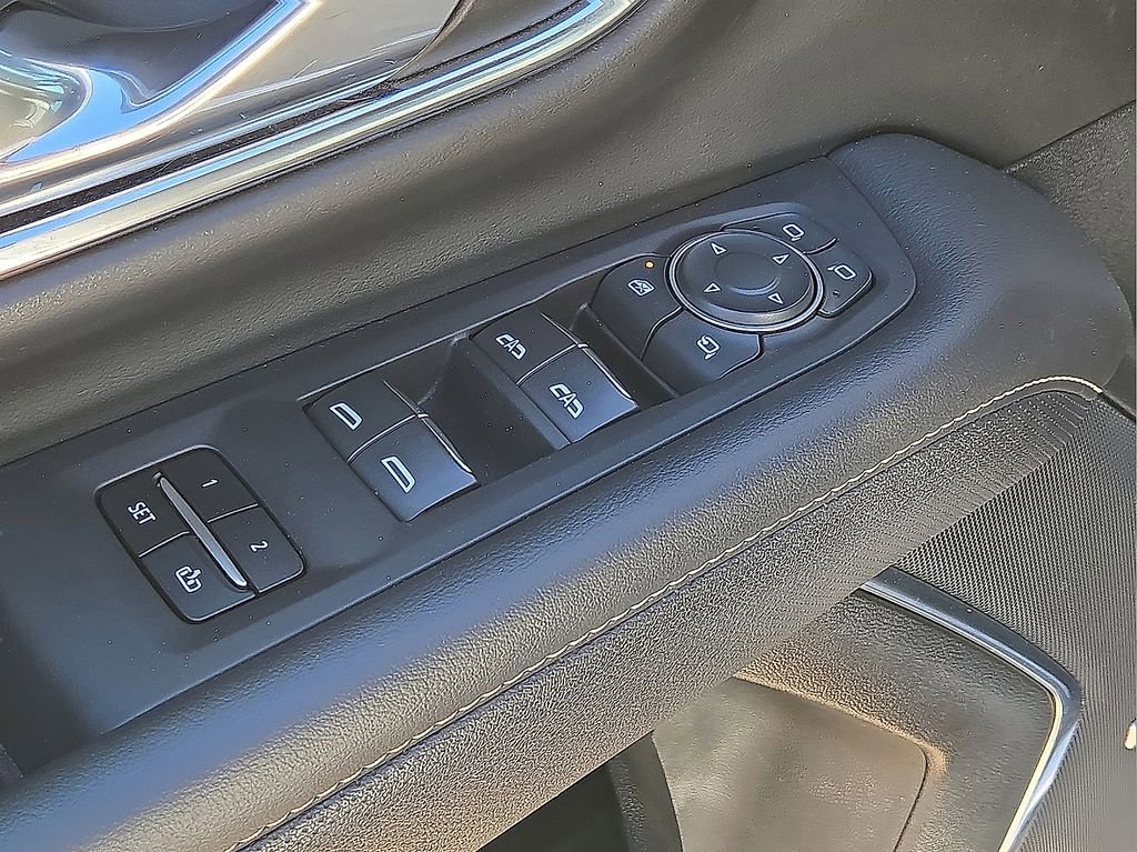 Used 2023 Chevrolet Suburban Premier image 24